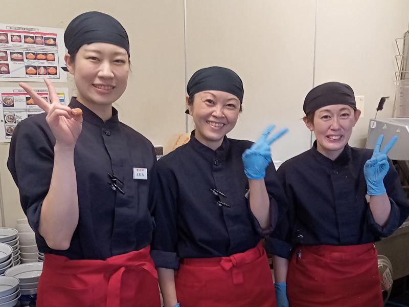 学生さんが多数活躍中！就活にも役立つ接客スキルが身につきます!!